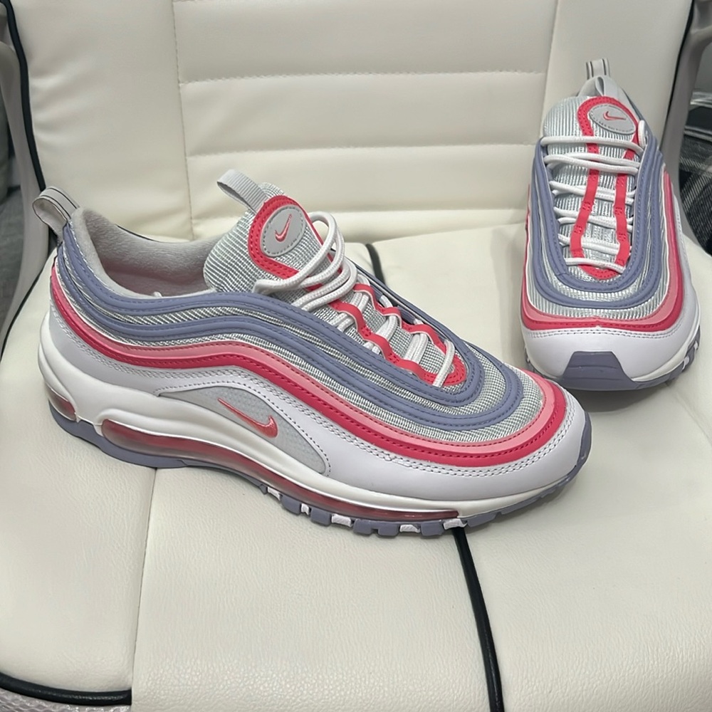 Nike actual size 7y fits like 8 Woman’s LIKE NEW